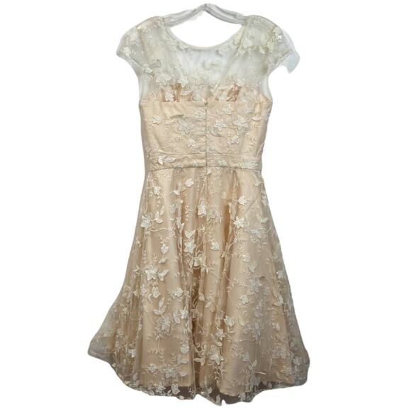Modcloth Chi Chi London Eyes On The Bride Creme Embroidered Floral Dress Size 6 - Picture 3 of 9